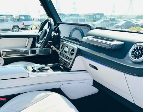 2021 MERCEDES BENZ G63 Black White Full Option