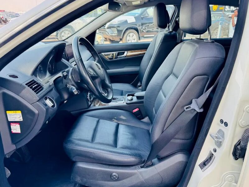 2010 Mercedes-Benz C-Class C300 6 Cylinder Engine White Black Clean Car