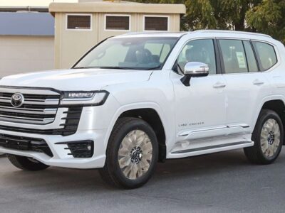 White Toyota Land Cruiser LC300 VXR, 3.3L Turbo Diesel 4WD A/T 2025