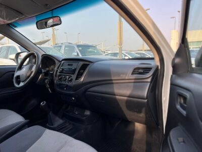 2022 Mitsubishi L200 S/C Manual GCC White-Grey