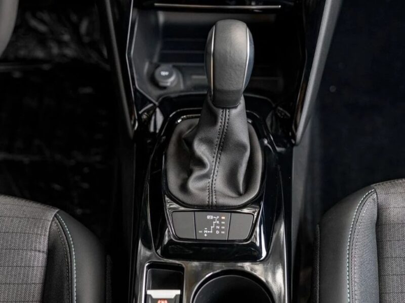 Peugeot 2008 PEUGEOT 2008 ALLURE 1.2P AT MY2023 Silver Black