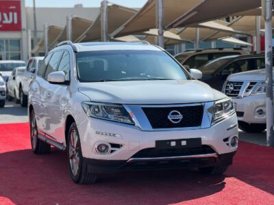 2015 Nissan Pathfinder V6 SV Full Option GCC Specs White Beige