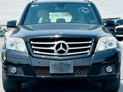 2010 Mercedes-Benz GLK-Class GLK 300 4matic Neat & Clean Car Black Beige