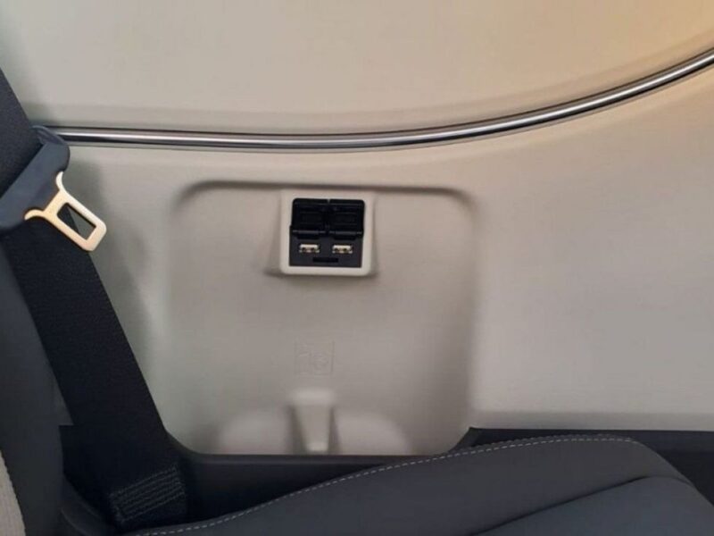 Toyota Hiace Commuter GL 2.8 litre MT Diesel 2026 White Grey