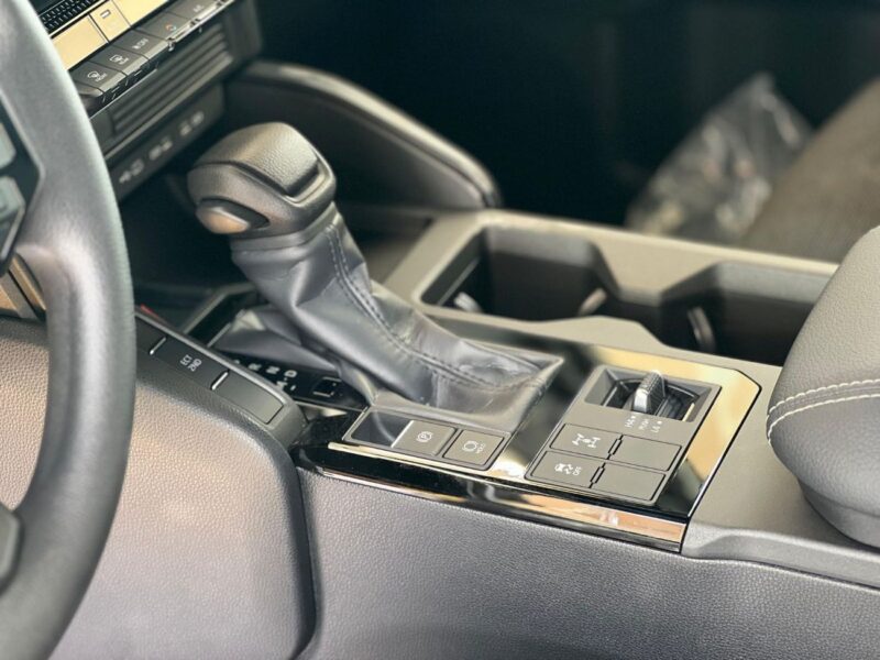 2024 Toyota Prado TOYOTA LAND CRUISER PRADO VX ENG 2.4L White Black