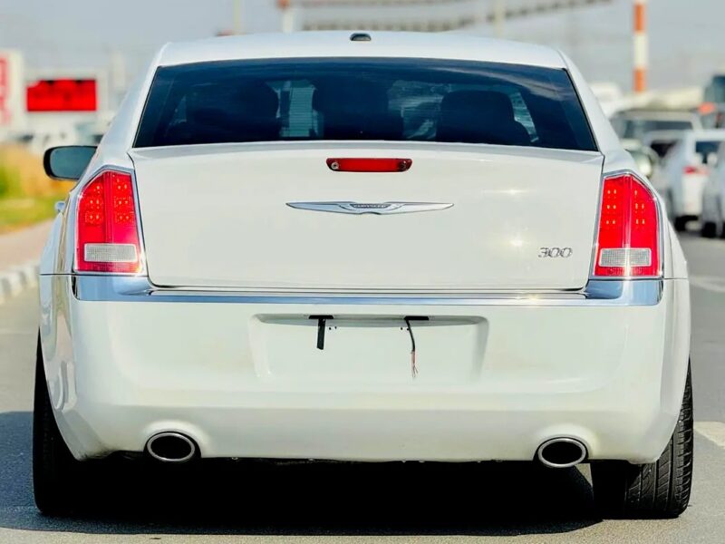 2012 Chrysler 300C Limited 6 Cylinder Engine CLEAN CAR White Black