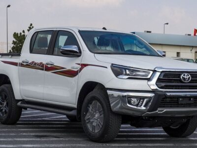 2025 Toyota Hilux GLX-S SR5 2.7L 4 Cylinder Engine GCC White Burgundy