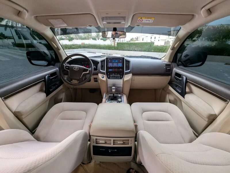 2019 Toyota Land Cruiser GXR 4.5L V8 Turbo Diesel White Beige GCC Specs