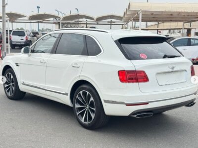 2017 BENTLEY BENTAYGA MULLINER 6.0-liter twin-turbocharged W12 White