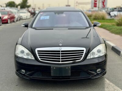 2007 Black Mercedes-Benz S 550 5.5 Liters 8 Cylinders Engine