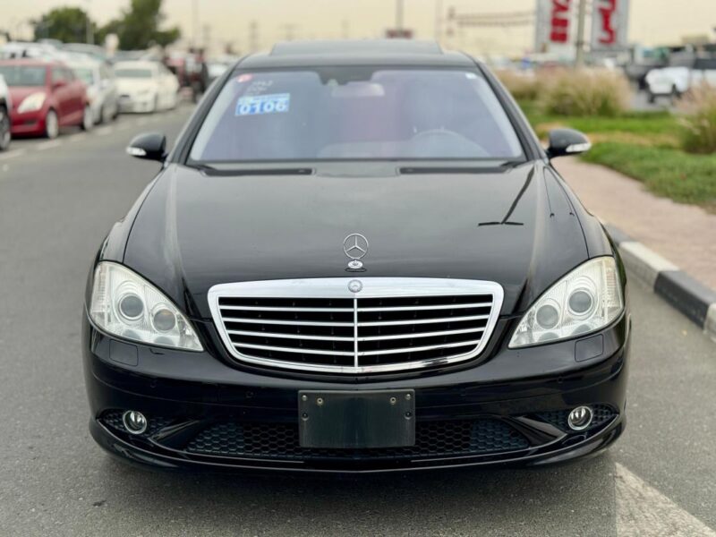 2007 Black Mercedes-Benz S 550 5.5 Liters 8 Cylinders Engine