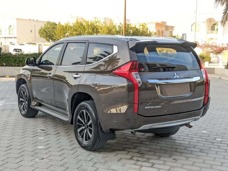 2016 Mitsubishi Montero Sport GLS 4WD Top Line 6 Cylinder Bronze Beige GCC