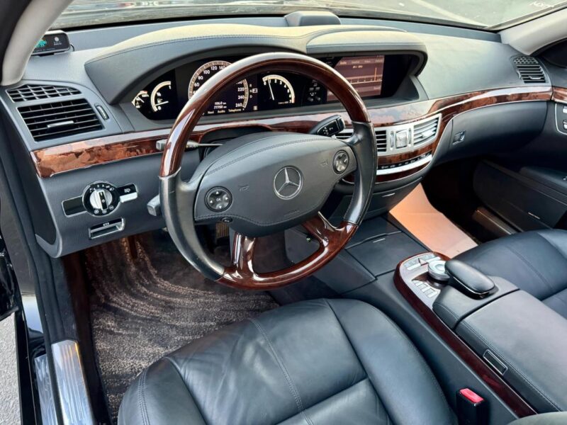 2006 Mercedes-Benz S 550 5.5 Liters 8 Cylinders V8 Engine Black