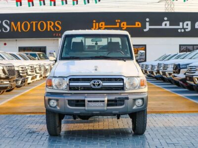 2018 Toyota Land Cruiser Pick Up Std 4.0L Single Cab GCC Specs White Beige
