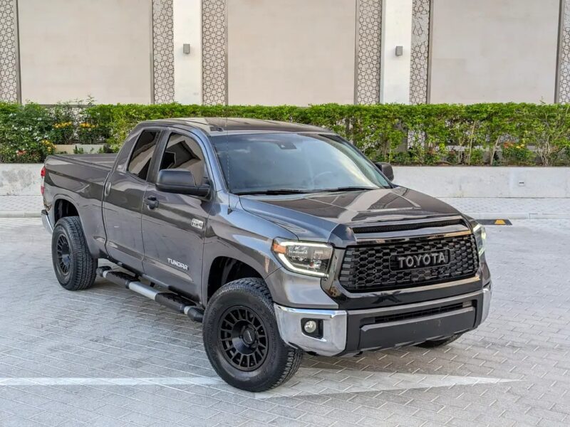 2018 Toyota Tundra Double Cab SR5 V8 5.7L 4X4 IN EXCELLENT CONDITION Grey