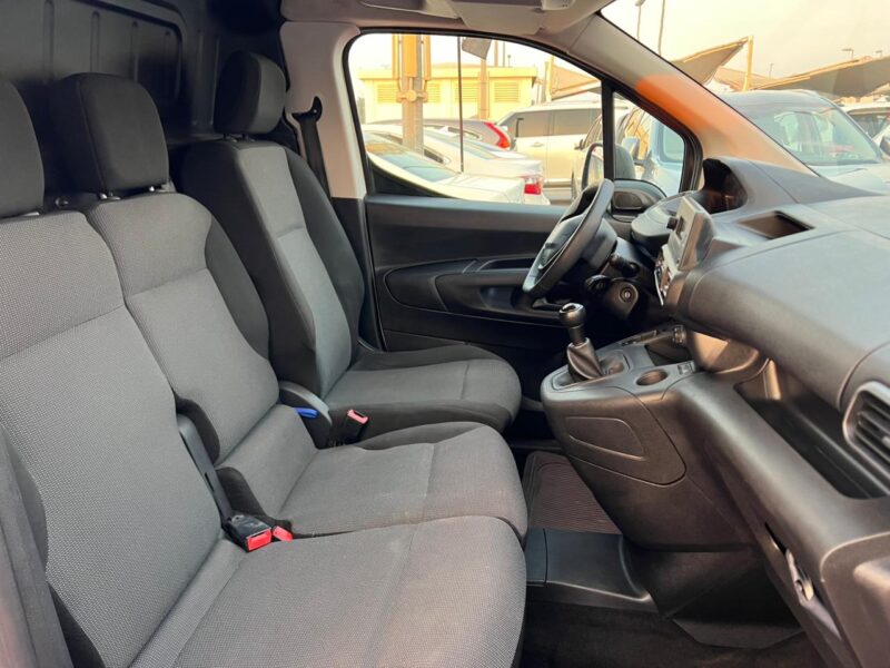 2022 Peugeot Partner Van Manual White Grey