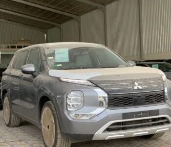 2024 Mitsubishi Outlander 2.5 litre 4 Cylinder Engine Silver Beige