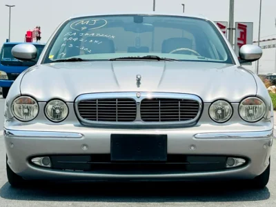 2004 Jaguar XJ 8 8 Cylinders Engine Silver Beige Sedan