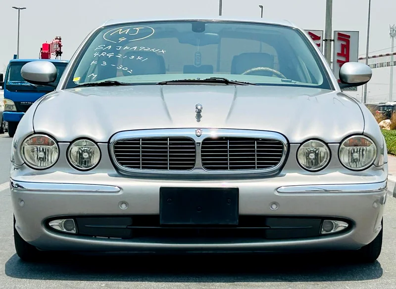 2004 Jaguar XJ 8 8 Cylinders Engine Silver Beige Sedan
