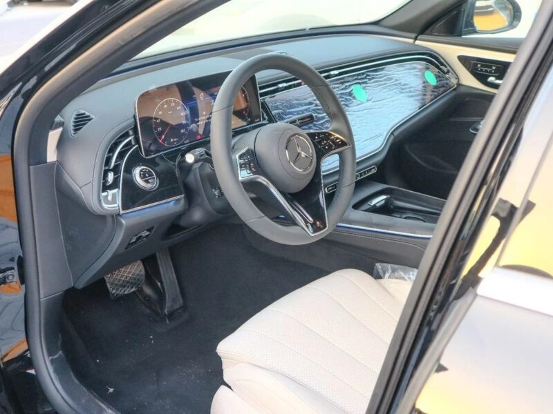 2025 Mercedes-Benz E200 2.0L Inline-4 Turbocharged Gasoline Black Beige