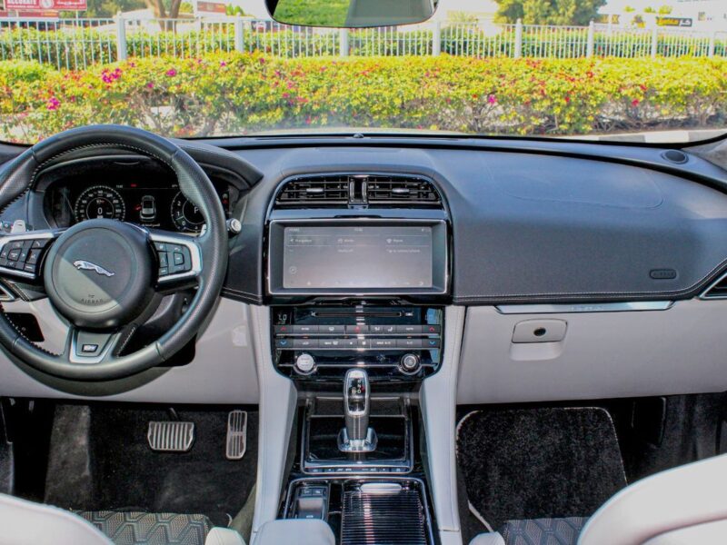 Jaguar F Pace SVR 5.0L Engine 2019 Jaguar F-Pace SVR Silver White