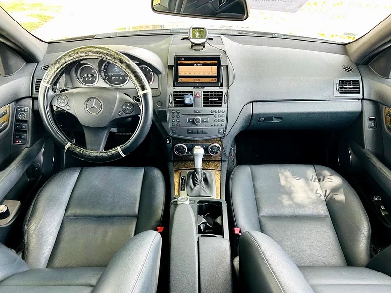 2010 Mercedes-Benz C-Class C300 6 Cylinder Engine Neat & Clean Car Black