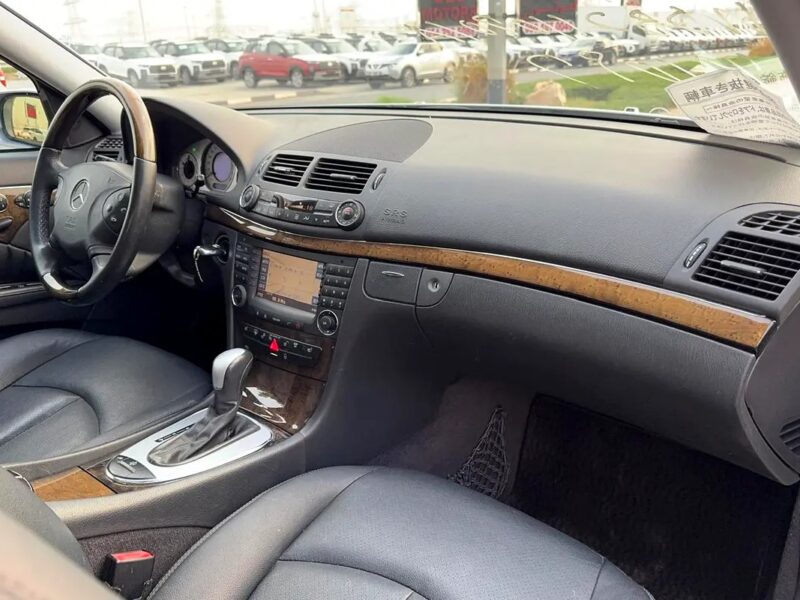 2005 Mercedes-Benz E-Class E 500 8 Cylinder Engine CLEAN CAR Silver Black