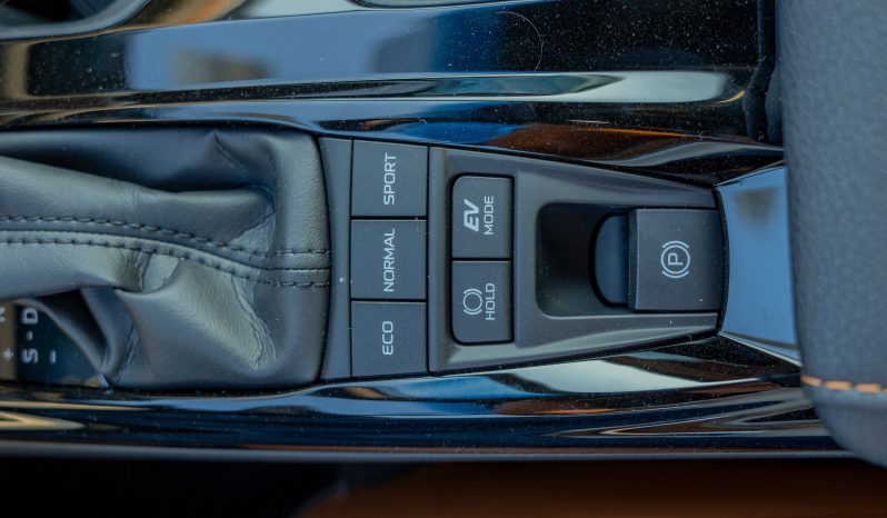 2025 Toyota Camry Lumiere 2.5L HEV Full option (White-Tan)