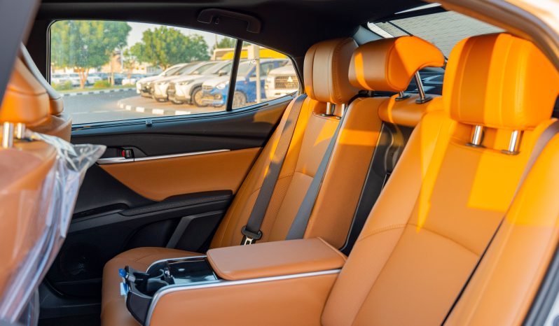 2025 Toyota Camry Lumiere 2.5L HEV Full option (White-Tan)