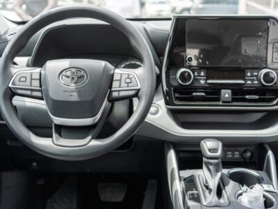 2025 Toyota Highlander LE 2.5L Engine AT Hybrid (Silver-Gray)