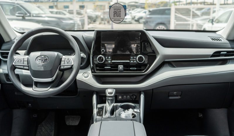 2025 Toyota Highlander LE 2.5L Engine AT Hybrid (Silver-Gray)