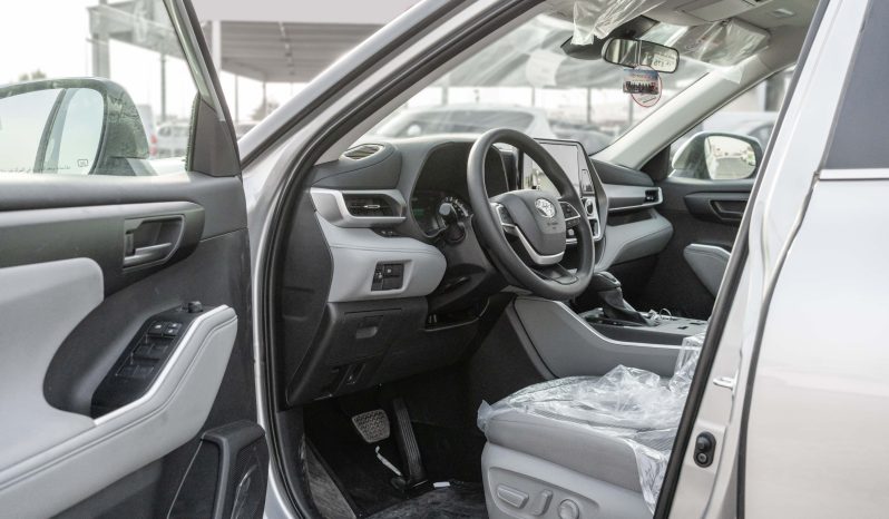 2025 Toyota Highlander LE 2.5L Engine AT Hybrid (Silver-Gray)