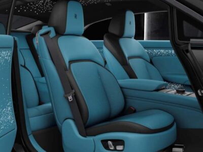 2025 Rolls-Royce Spectre Black Badge 485 kW and 793 lb‑ft 1,075 Nm Black Blue