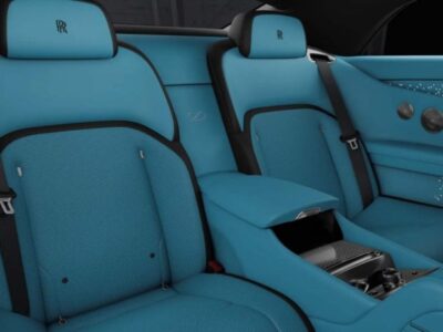 2025 Rolls-Royce Spectre Black Badge 485 kW and 793 lb‑ft 1,075 Nm Black Blue