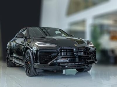 2025 Lamborghini Urus SE 4.0 L Twin‑Turbocharged V8 Petrol Black