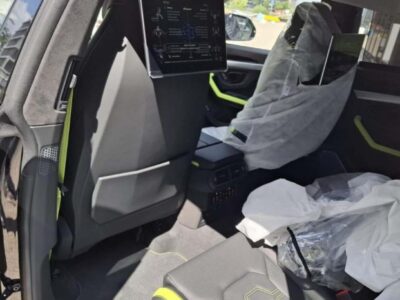 2025 Lamborghini Urus SE 4.0 L Twin‑Turbocharged V8 Petrol Black