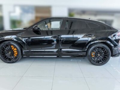 2025 Lamborghini Urus SE 4.0 L Twin‑Turbocharged V8 Petrol Black