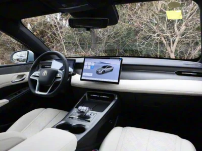 2025 BYD QIN PLUS DM-I BEYOND SMART DRIVING EDITION Hybrid White Beige