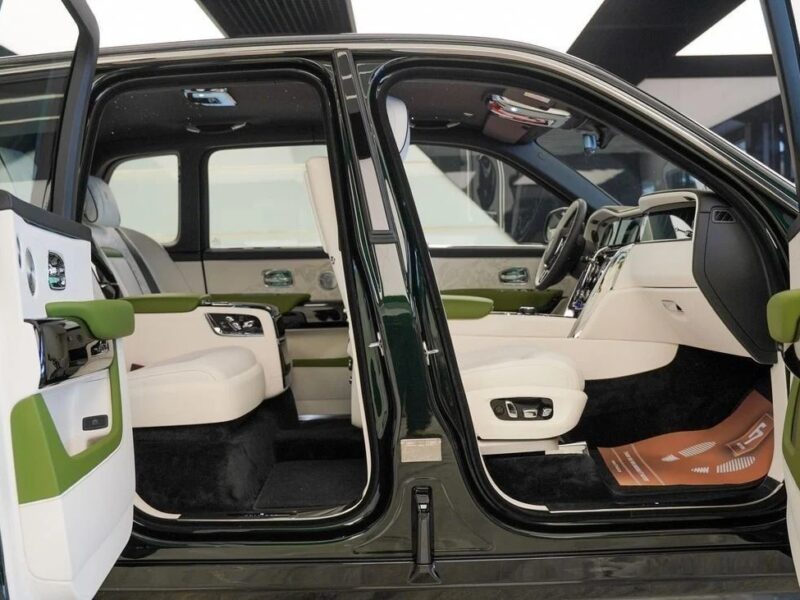 2026 Rolls-Royce Cullinan Silver Badge 6.7L V12 Twin-Turbo