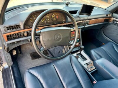 1989 Mercedes-Benz 560 SEL 5.6 liters V8 Engine Blue Black