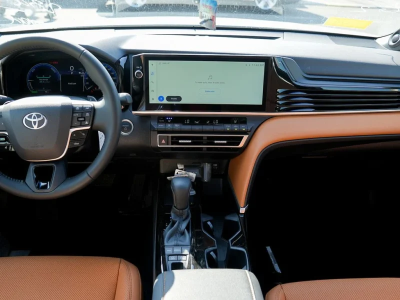 2025 Toyota Camry Hybrid 4 Cylinder Engine Sedan White Tan GCC