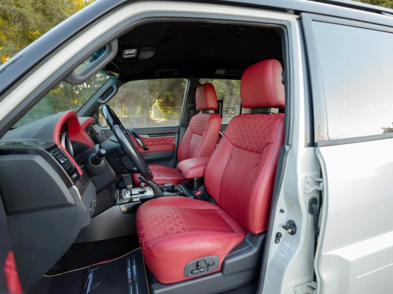 2020 Mitsubishi Pajero Signature Edition 6 Cylinder Engine GCC White Red