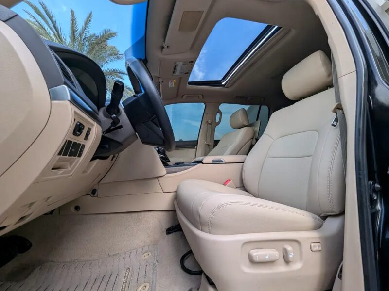 2015 Toyota Land Cruiser GXR TOP Full Option GCC Specs Black Beige