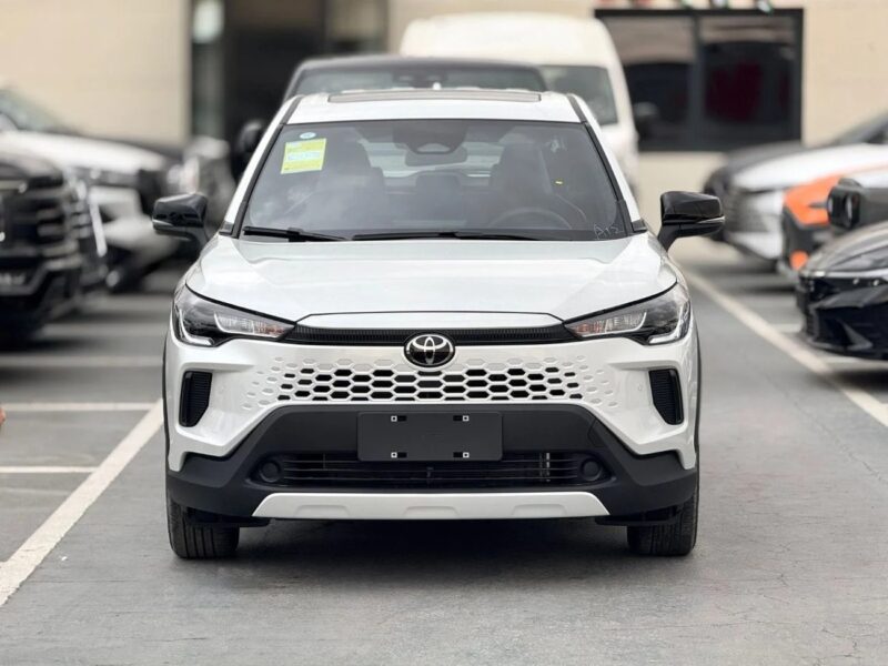 Toyota Corolla Cross Facelift 2.0L HEV FWD 2025 White Black