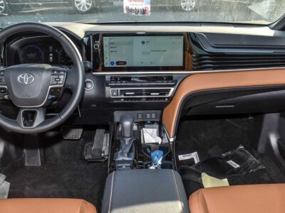 2025 Toyota Camry GREND 2.5L 4 Cylinder Engine GCC White Tan