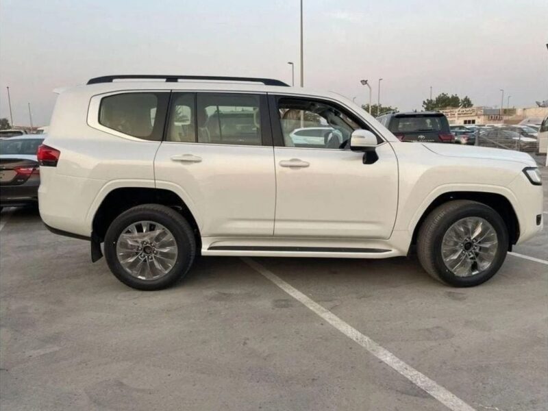 Toyota Land Cruiser TOYOTA LC300 3.5L VX EUROPE FULL OPTION 2022 White Beige
