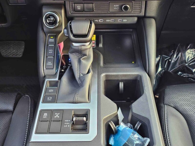 2025 Toyota Prado PLATINUM 2.4L V4 PETROL TOP VARIANT