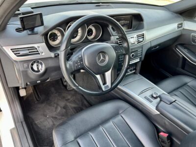 MERCEDES-BENZ E 300 3.5L V6 petrol engine WHITE Black 2015