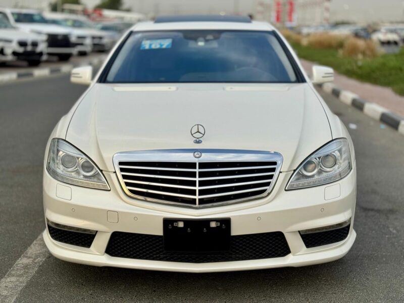 2012 Mercedes Benz S 63 AMG 5.5-liter twin-turbo V8 Engine White Black