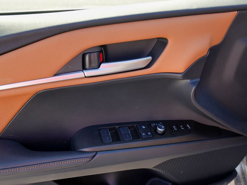 2025 Toyota Camry Hybrid 2.5 L 4 Cylinder Engine Sedan Grey Tan GCC